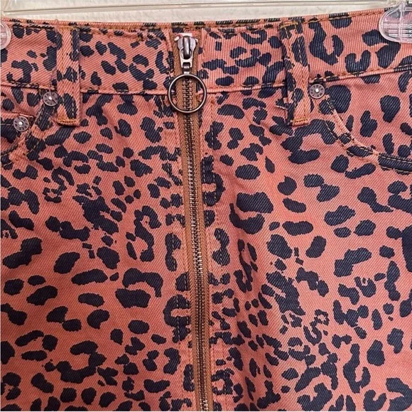 Free People We The Free Zip It Up Leopard Mini Skirt
Pineapple Combo NWT. - Picture 4 of 11